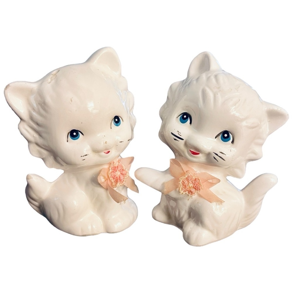 Vintage Kitty Cat Salt & Pepper Shaker Set Ceramic Off White Pink Bow Kitschy 4”